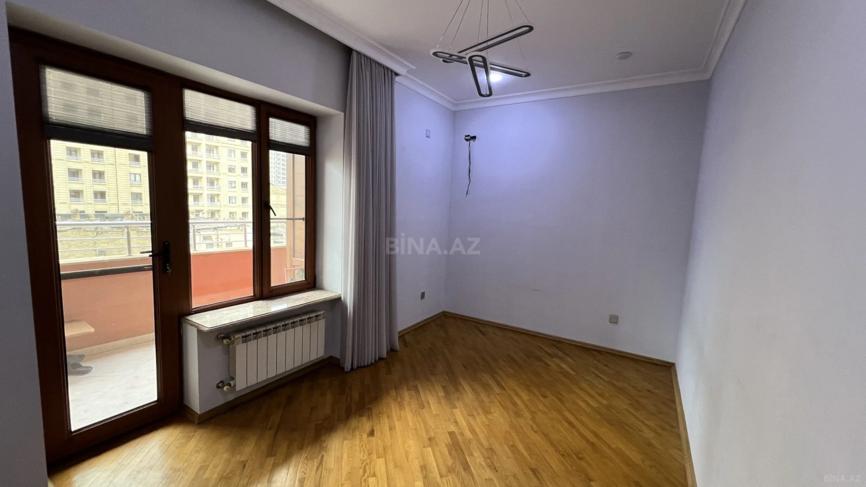 Satılır 4 otaqlı mənzil 146 m²