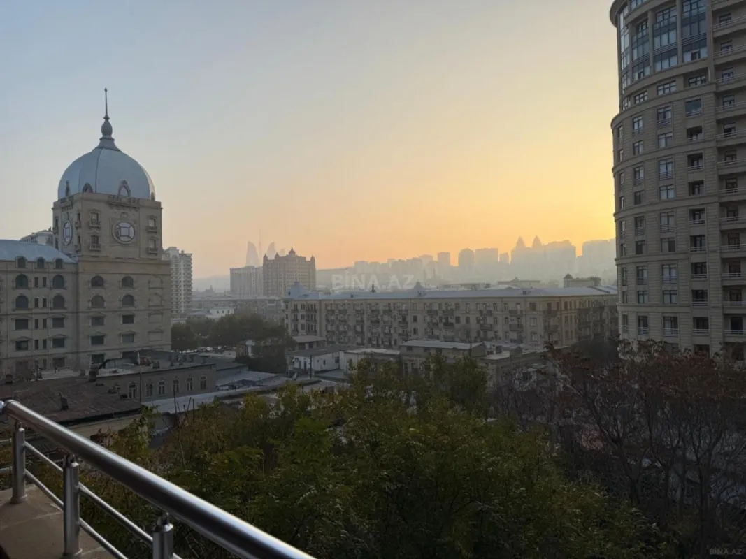 Satılır 4 otaqlı mənzil 146 m²