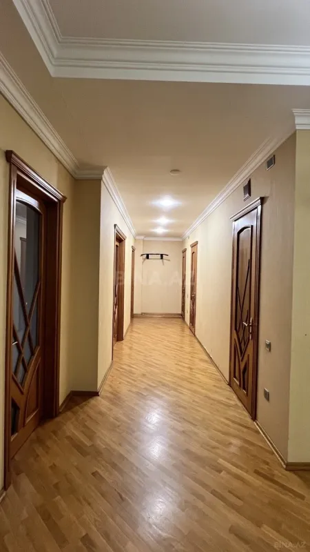 Satılır 4 otaqlı mənzil 146 m²