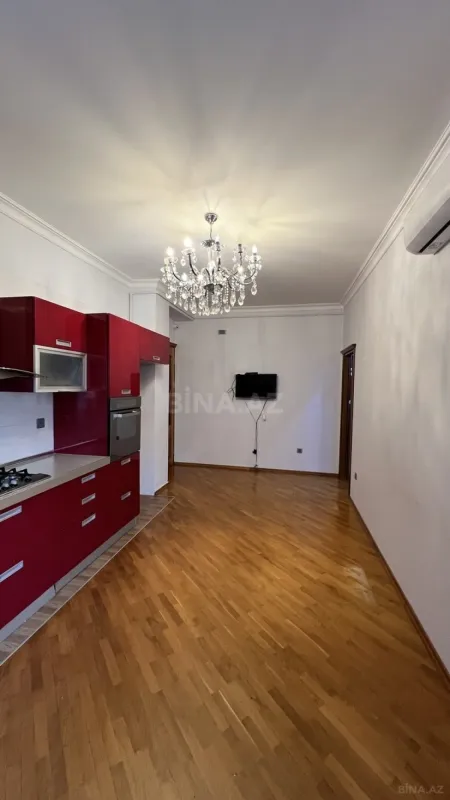 Satılır 4 otaqlı mənzil 146 m²