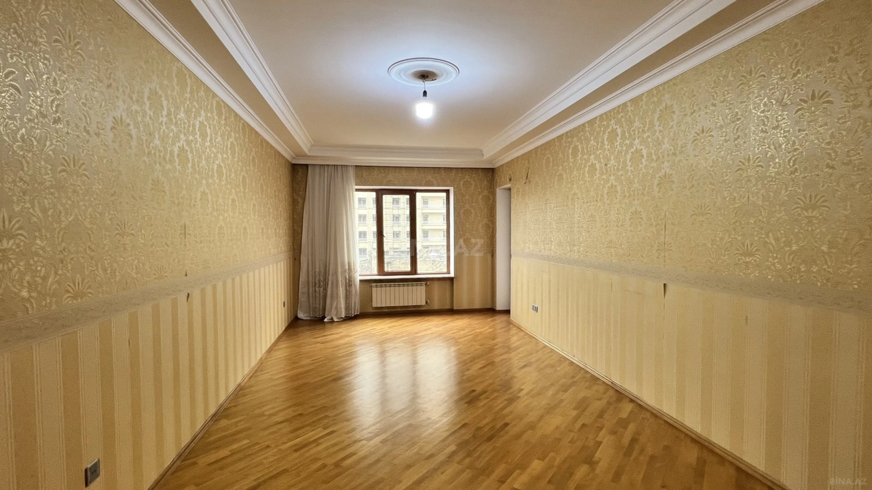 Satılır 4 otaqlı mənzil 146 m²