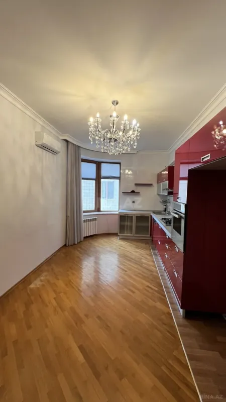 Satılır 4 otaqlı mənzil 146 m²