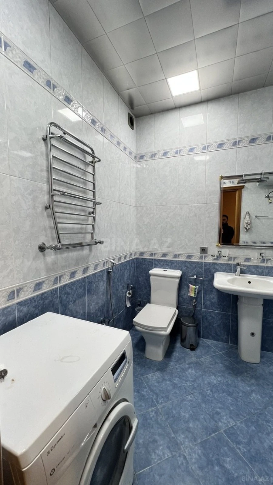 Satılır 4 otaqlı mənzil 146 m²