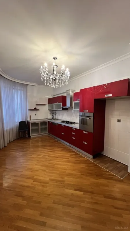 Satılır 4 otaqlı mənzil 146 m²