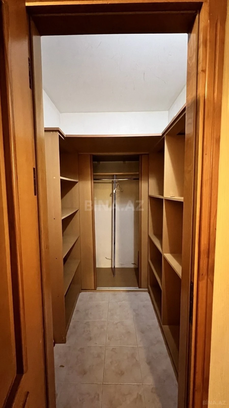 Satılır 4 otaqlı mənzil 146 m²