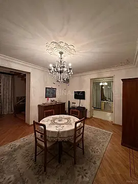 Satılır 4 otaqlı mənzil 160 m²