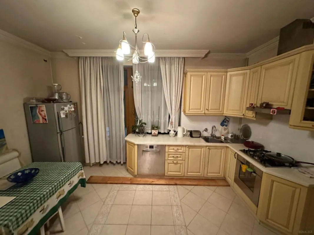 Satılır 4 otaqlı mənzil 160 m²