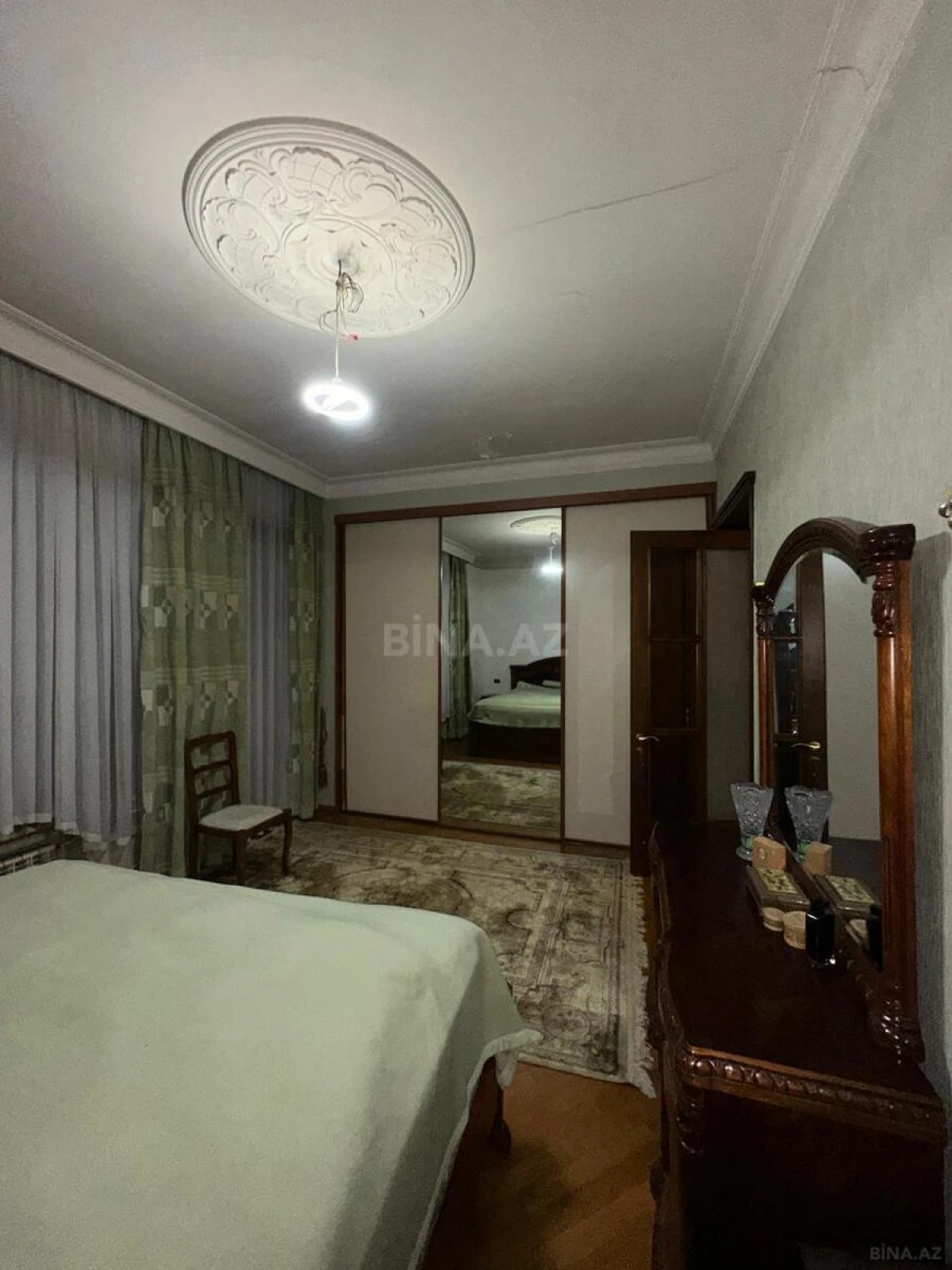 Satılır 4 otaqlı mənzil 160 m²