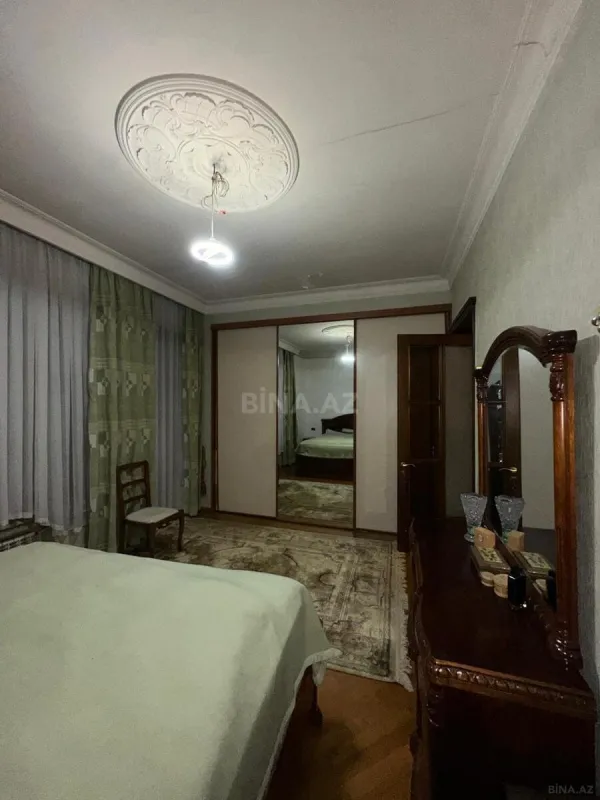 Satılır 4 otaqlı mənzil 160 m²
