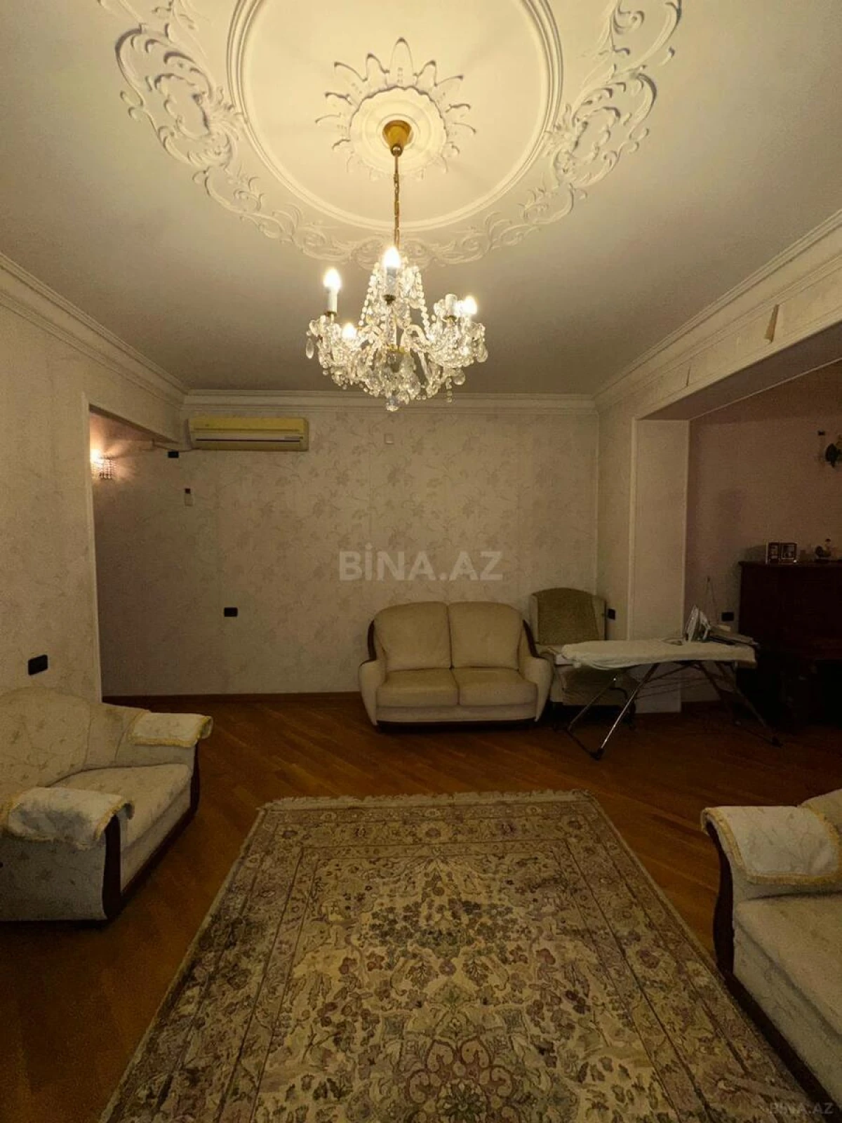 Satılır 4 otaqlı mənzil 160 m²
