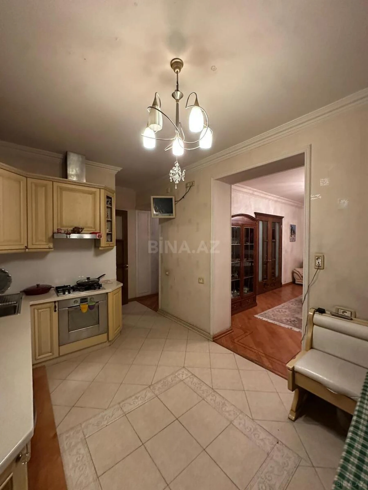 Satılır 4 otaqlı mənzil 160 m²