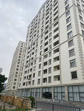 Satılır 4 otaqlı mənzil 175 m²
