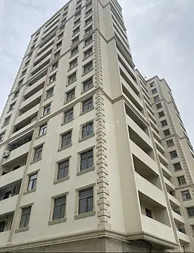 Satılır 4 otaqlı mənzil 175 m²