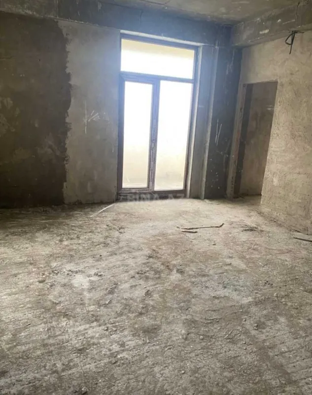 Satılır 4 otaqlı mənzil 175 m²