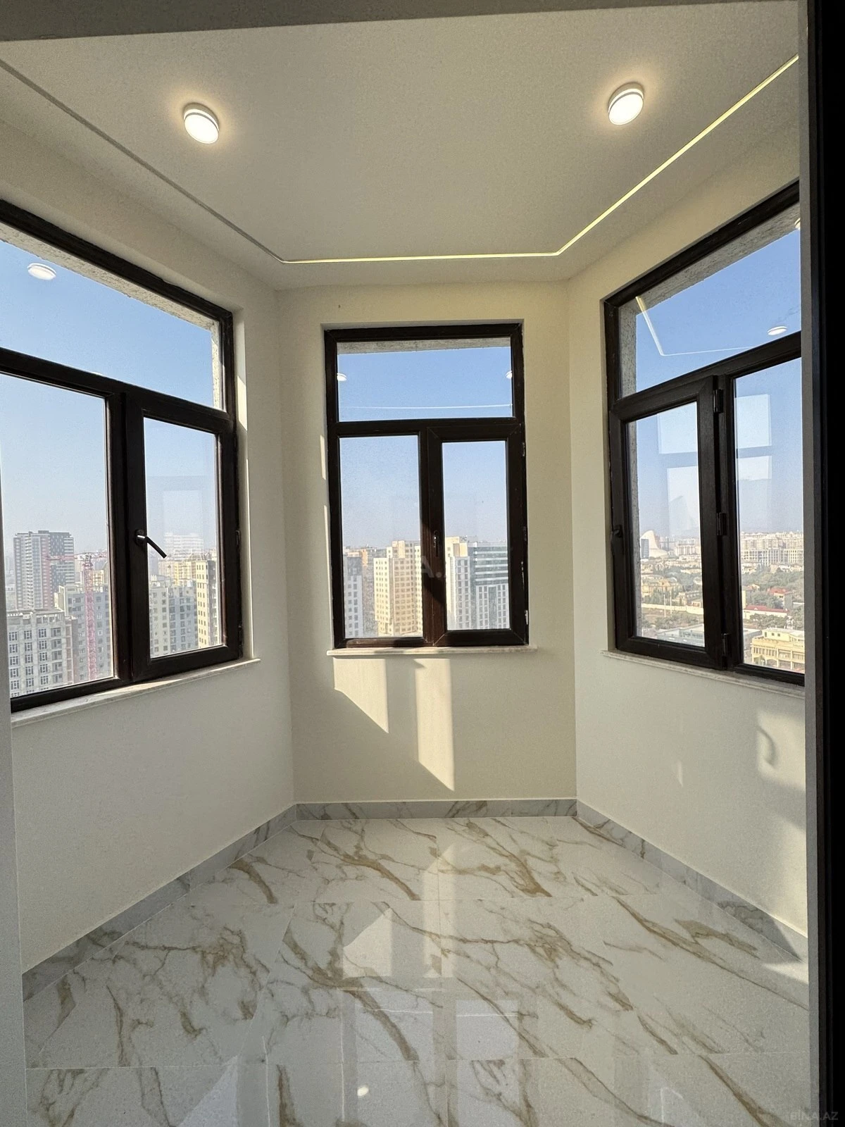 Satılır 2 otaqlı mənzil 75 m²