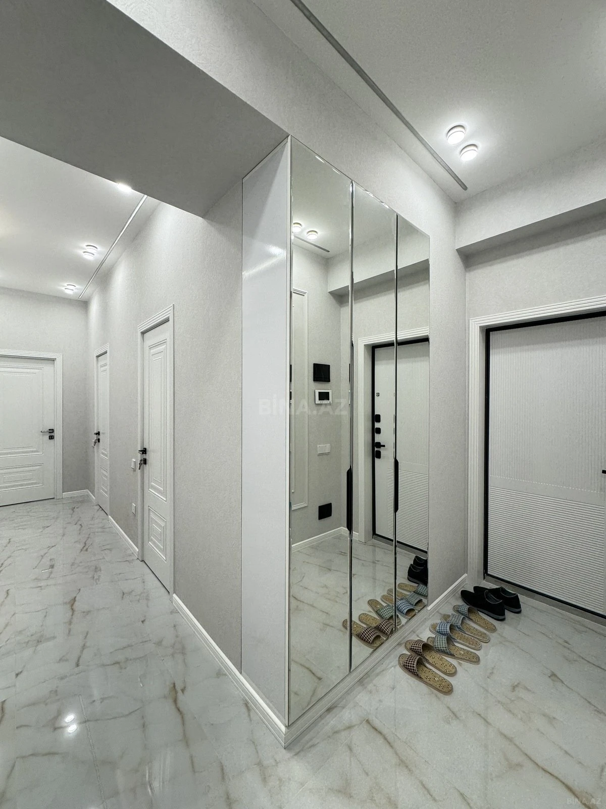 Satılır 2 otaqlı mənzil 75 m²