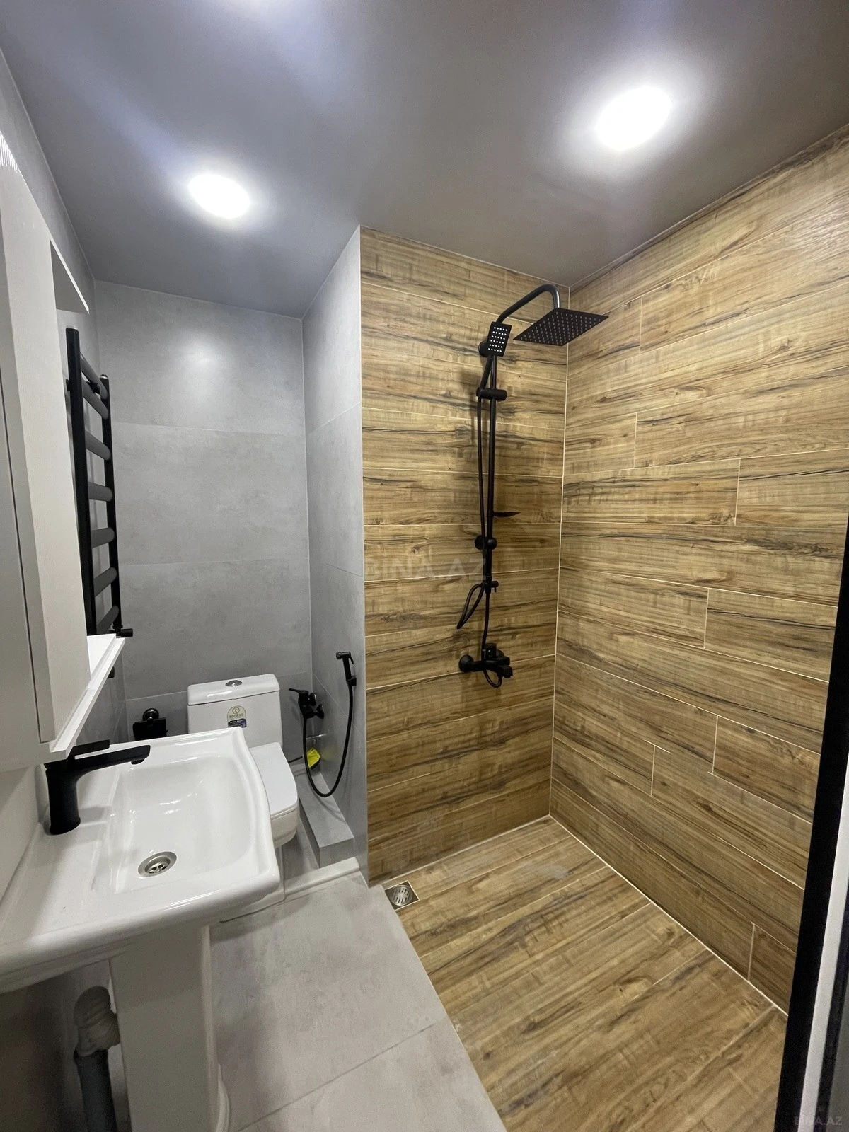 Satılır 2 otaqlı mənzil 70 m²