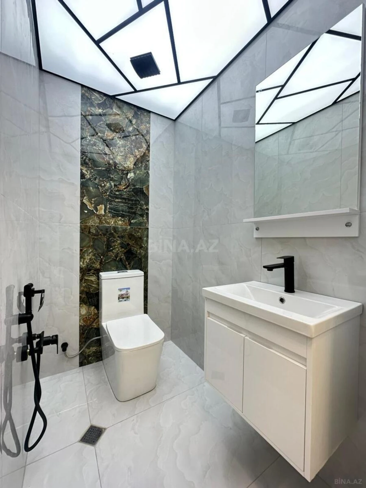 Satılır 2 otaqlı mənzil 75 m²