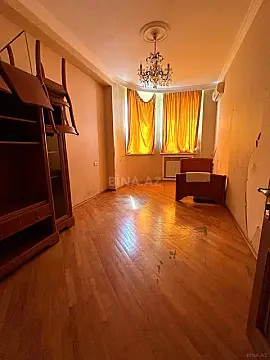 Satılır 4 otaqlı mənzil 175 m²