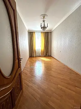 Satılır 4 otaqlı mənzil 175 m²