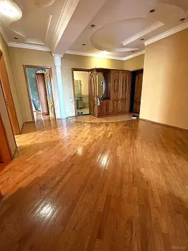Satılır 4 otaqlı mənzil 175 m²