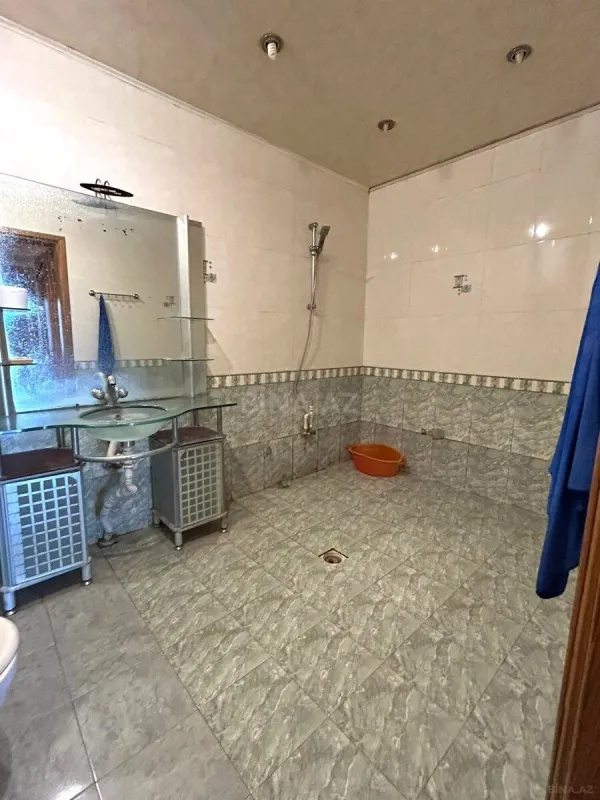 Satılır 4 otaqlı mənzil 175 m²