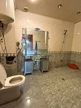 Satılır 4 otaqlı mənzil 175 m²