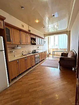 Satılır 4 otaqlı mənzil 175 m²