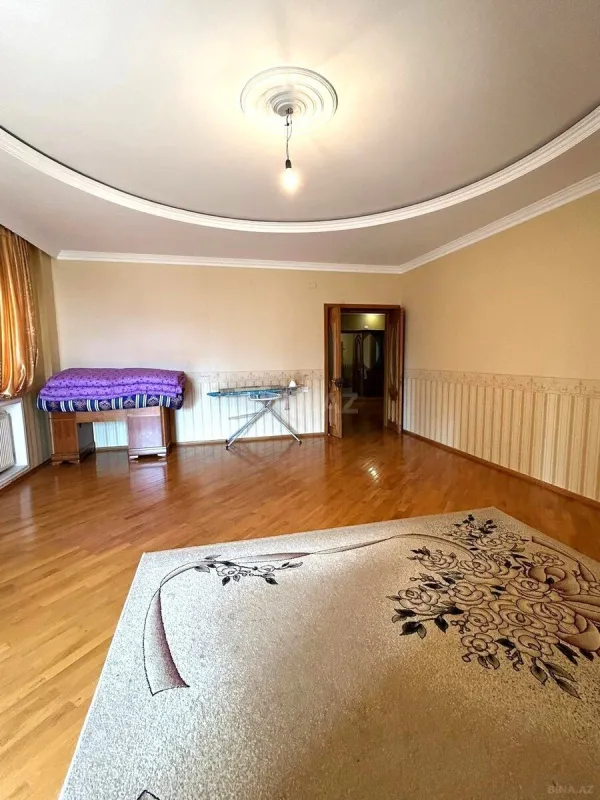 Satılır 4 otaqlı mənzil 175 m²