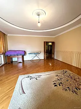 Satılır 4 otaqlı mənzil 175 m²