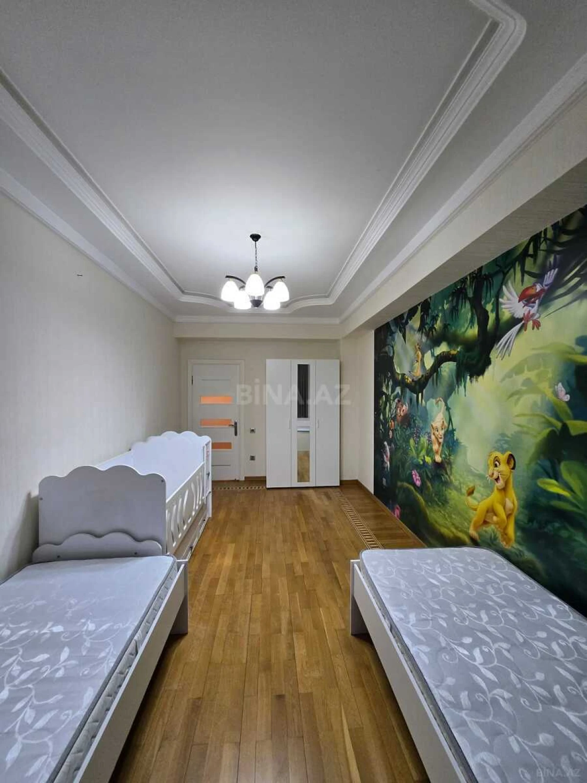 Satılır 3 otaqlı mənzil 124 m²