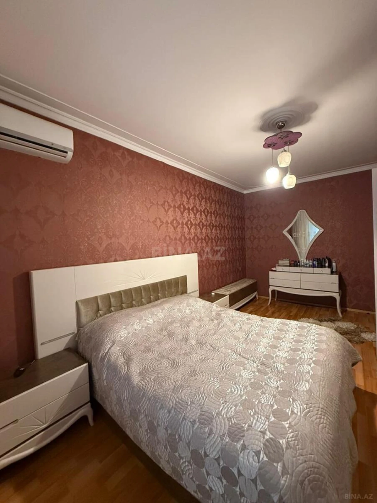Satılır 4 otaqlı mənzil 108 m²
