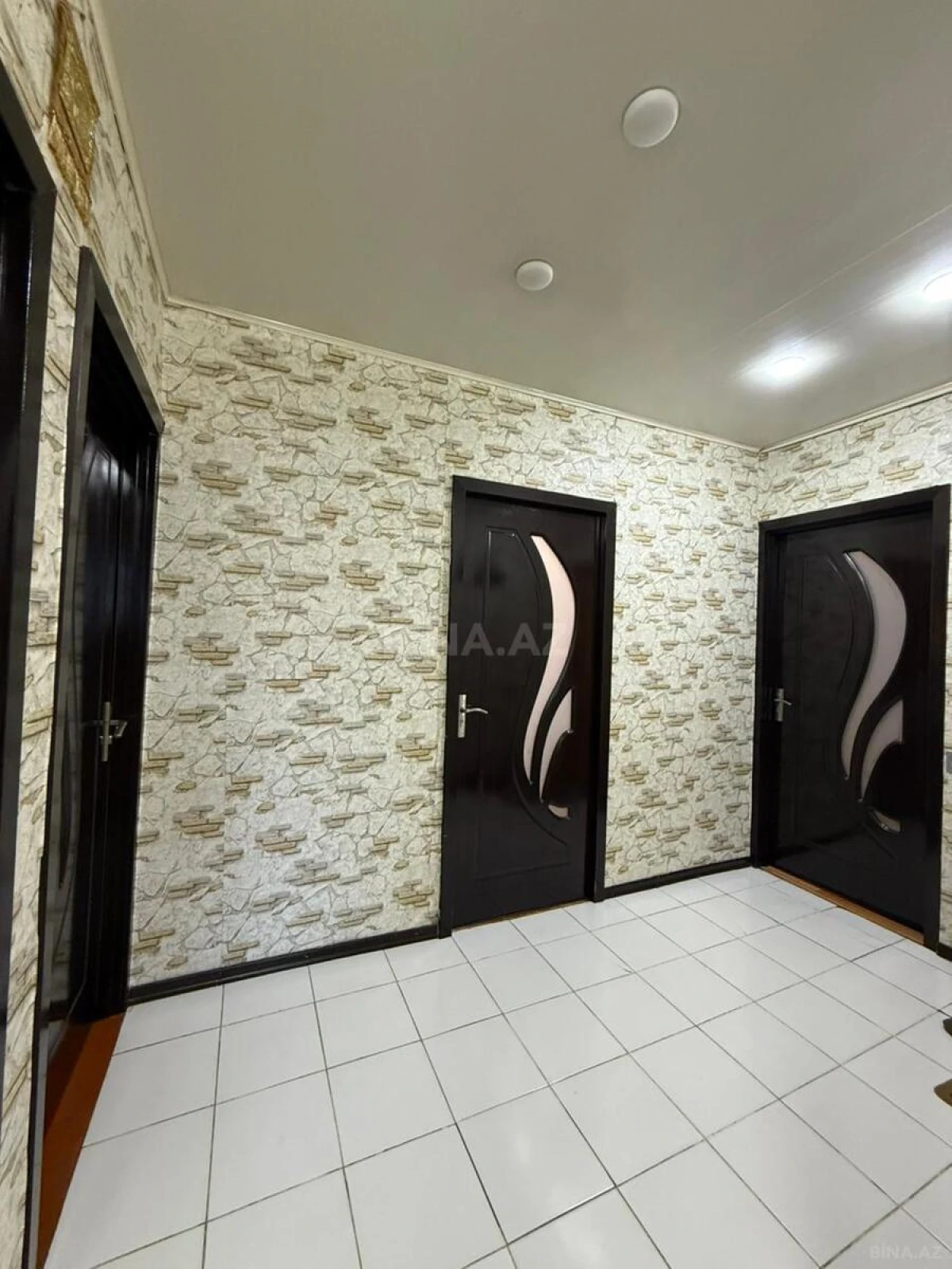 Satılır 4 otaqlı mənzil 108 m²