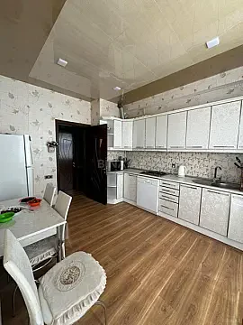 Kirayə verilir 3 otaqlı mənzil 120 m²