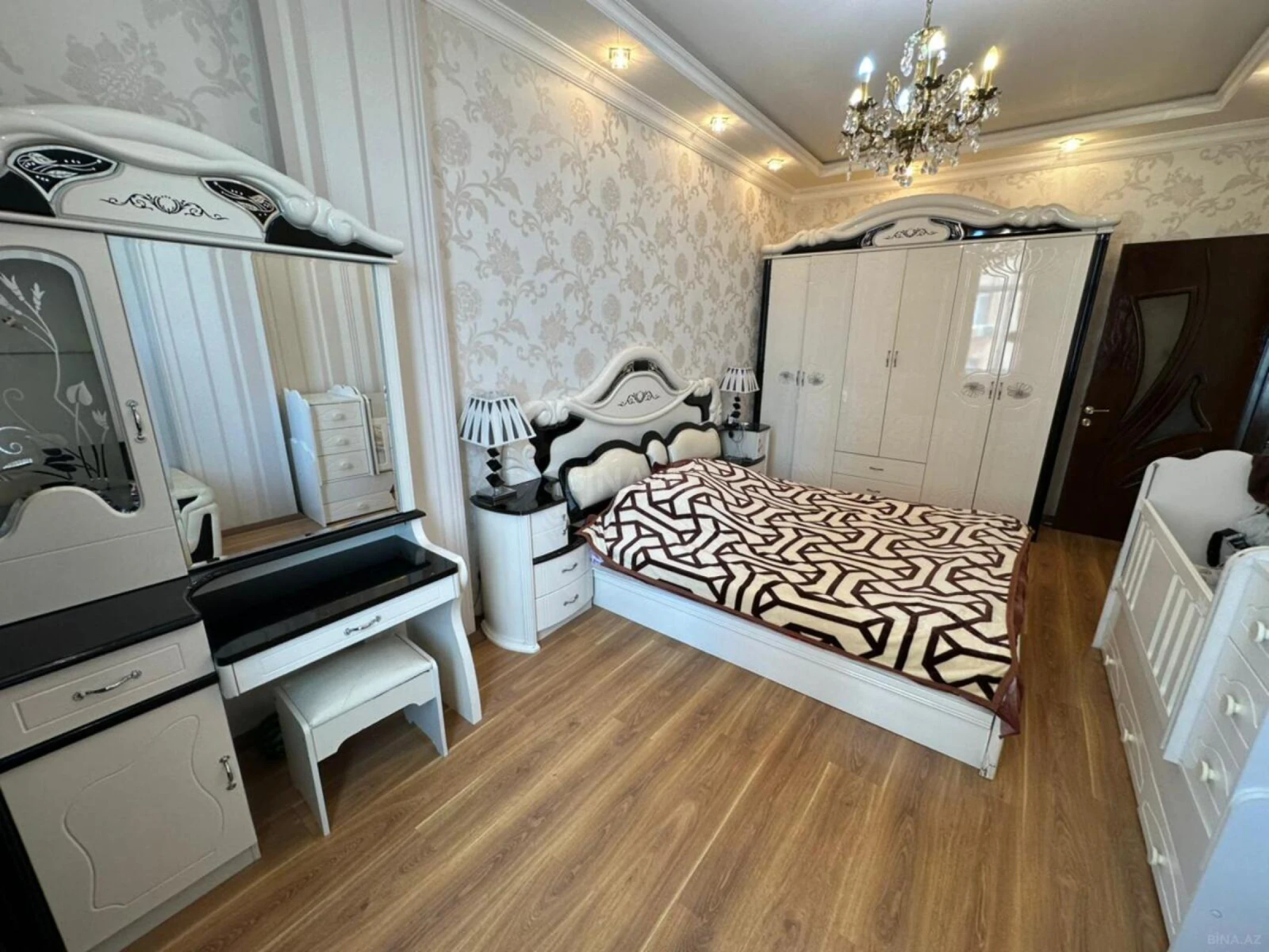 Kirayə verilir 3 otaqlı mənzil 120 m²