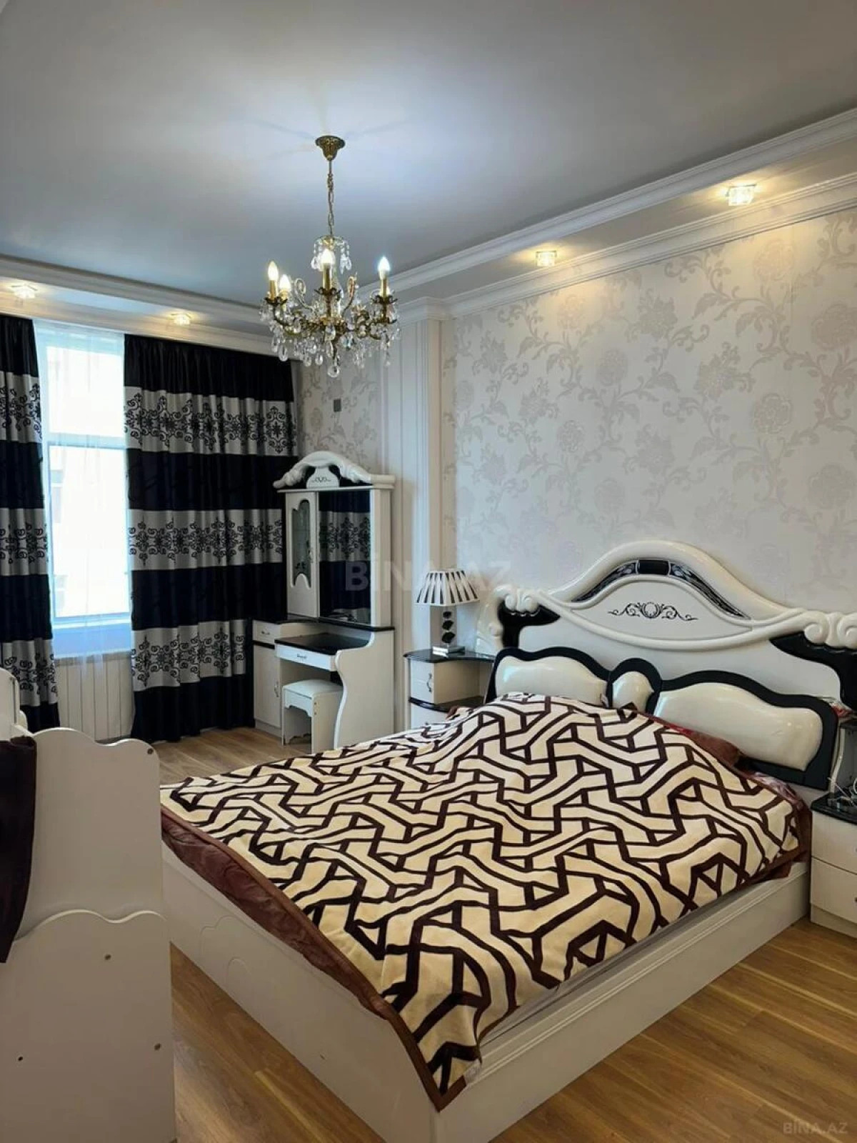 Kirayə verilir 3 otaqlı mənzil 120 m²