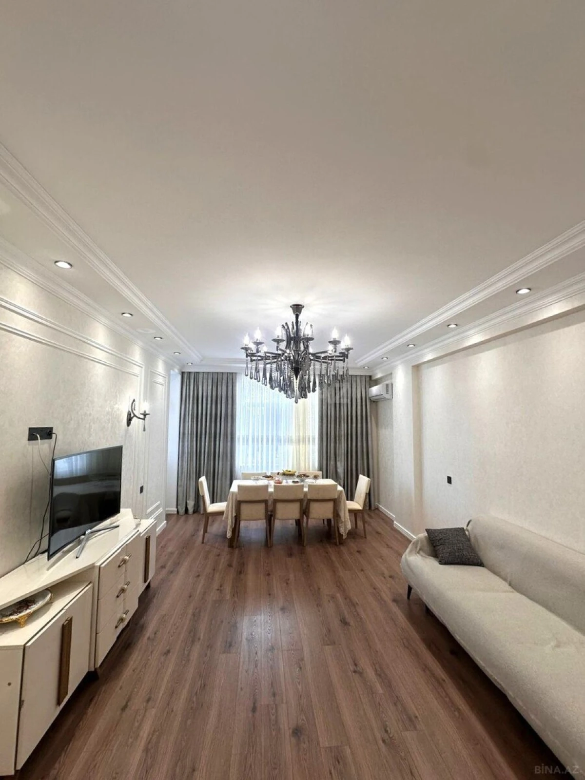 Satılır 3 otaqlı mənzil 135 m²