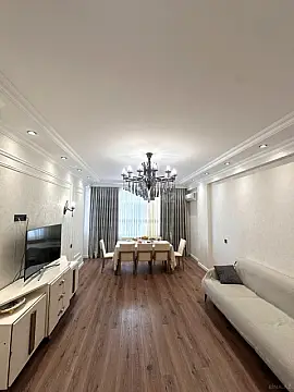 Satılır 3 otaqlı mənzil 135 m²