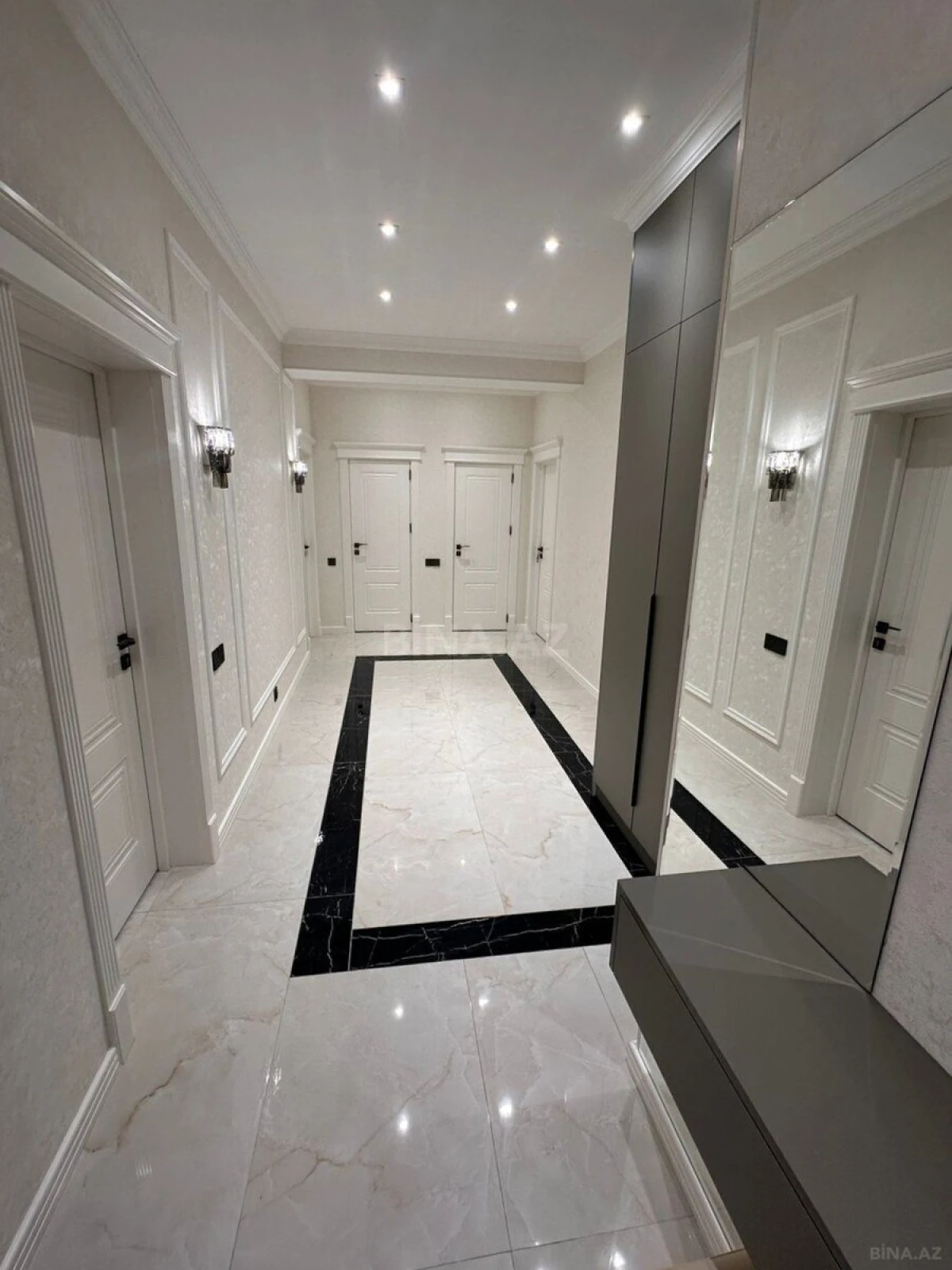 Satılır 3 otaqlı mənzil 135 m²