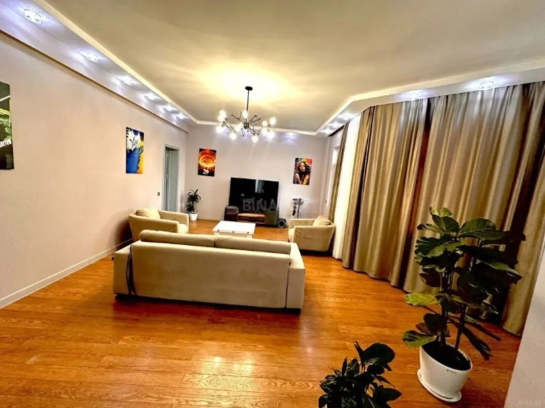 Satılır 3 otaqlı mənzil 145 m²