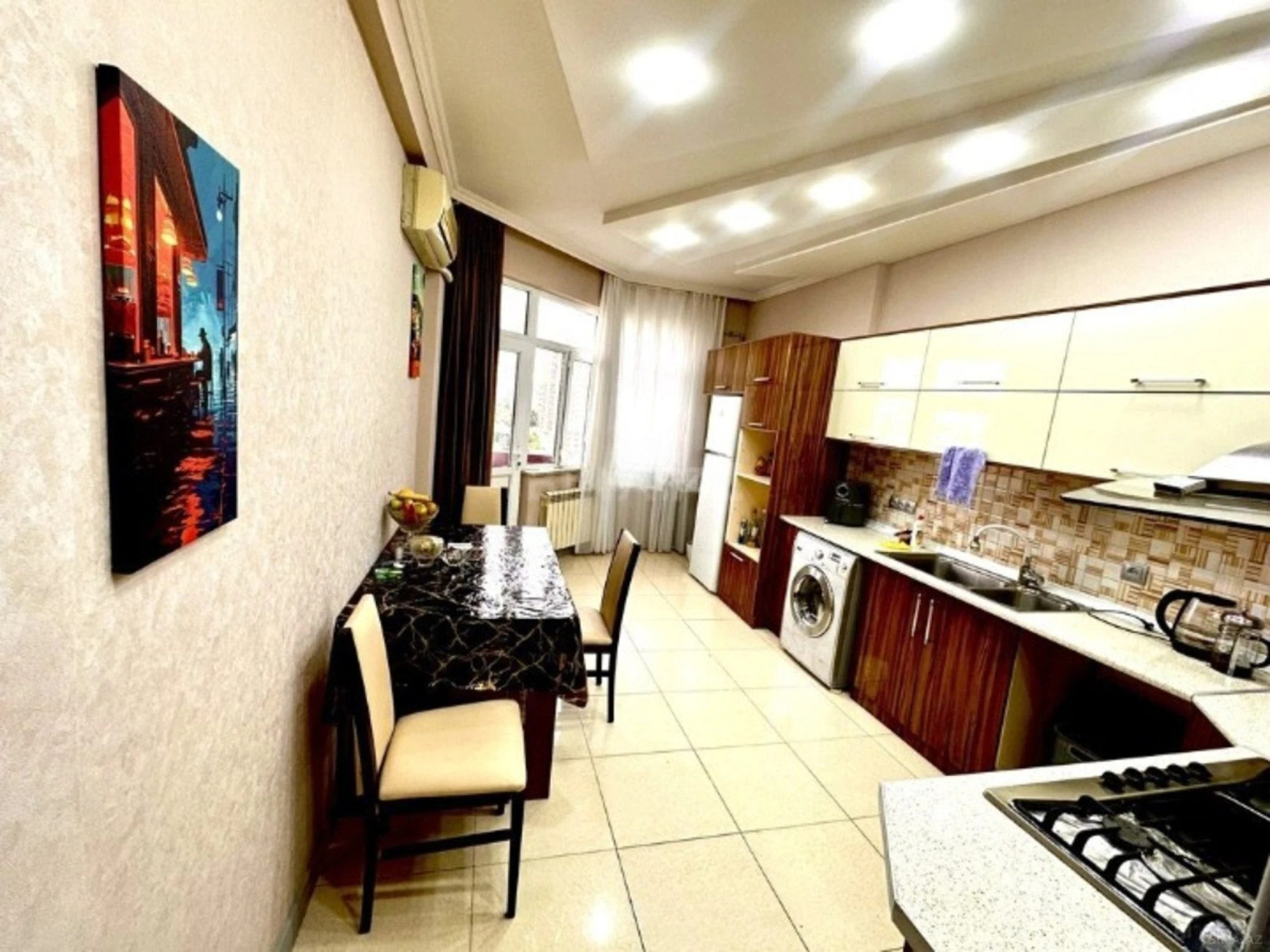 Satılır 3 otaqlı mənzil 145 m²