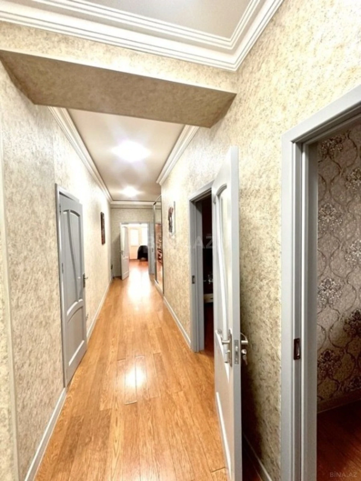 Satılır 3 otaqlı mənzil 145 m²