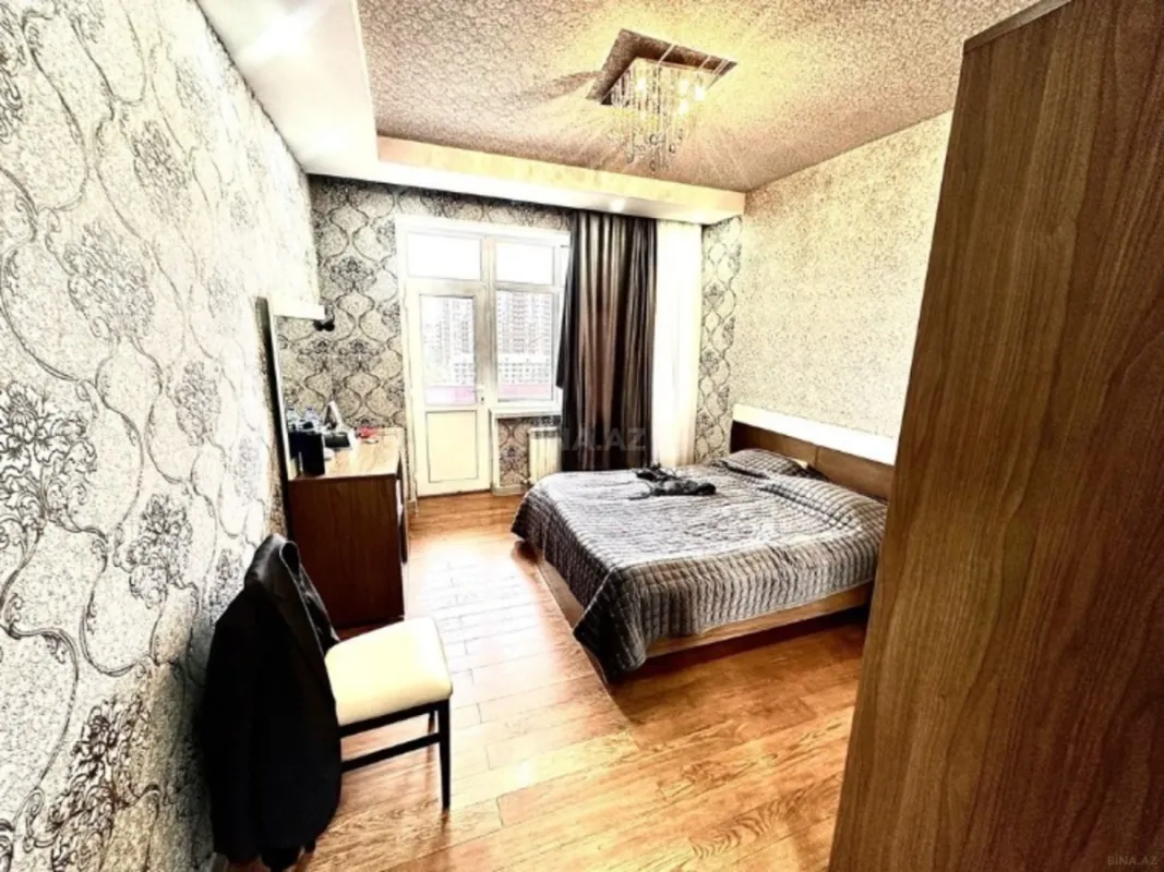 Satılır 3 otaqlı mənzil 145 m²