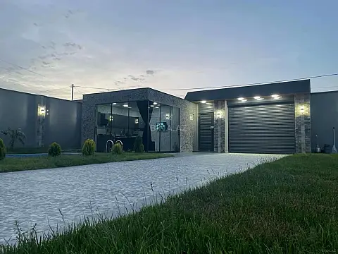 Kirayə verilir 6 otaqlı həyət evi 250 m²