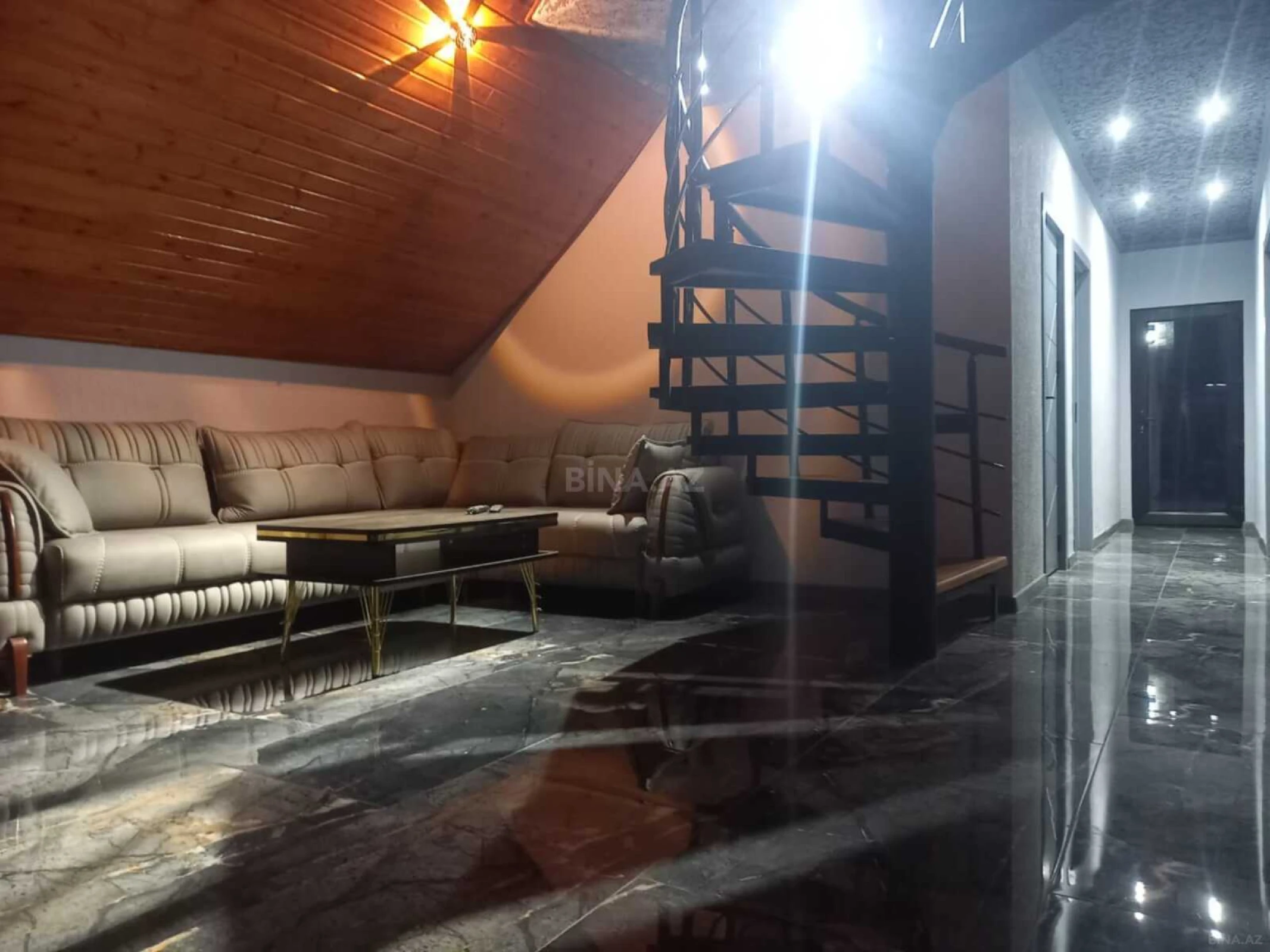 Kirayə verilir 6 otaqlı həyət evi 250 m²