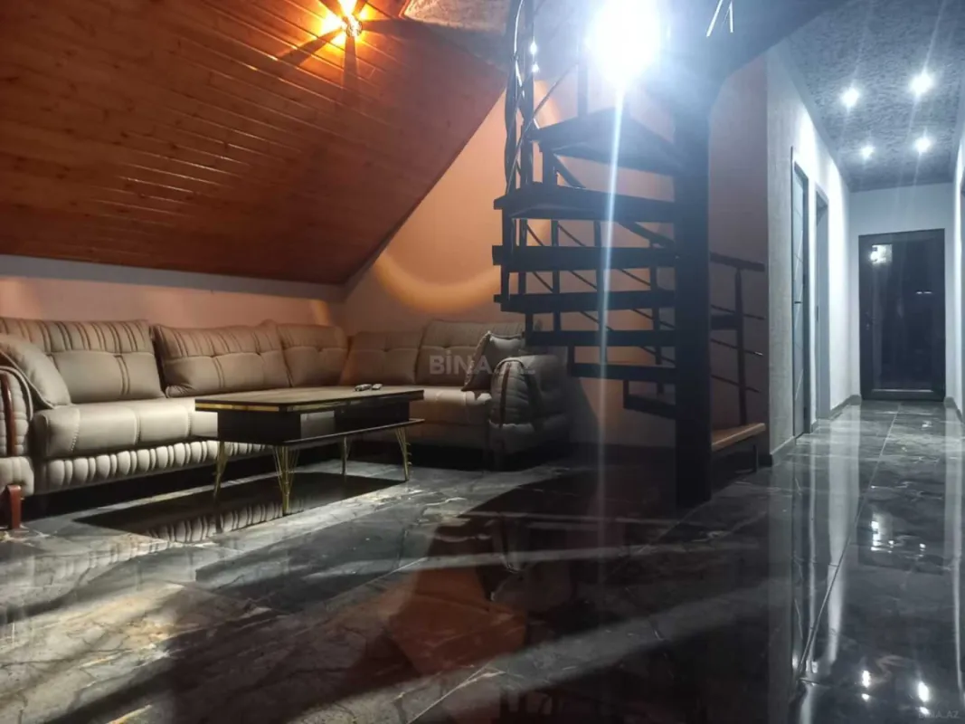 Kirayə verilir 6 otaqlı həyət evi 250 m²