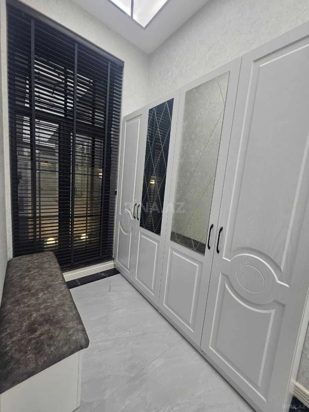 Satılır 5 otaqlı həyət evi 270 m²