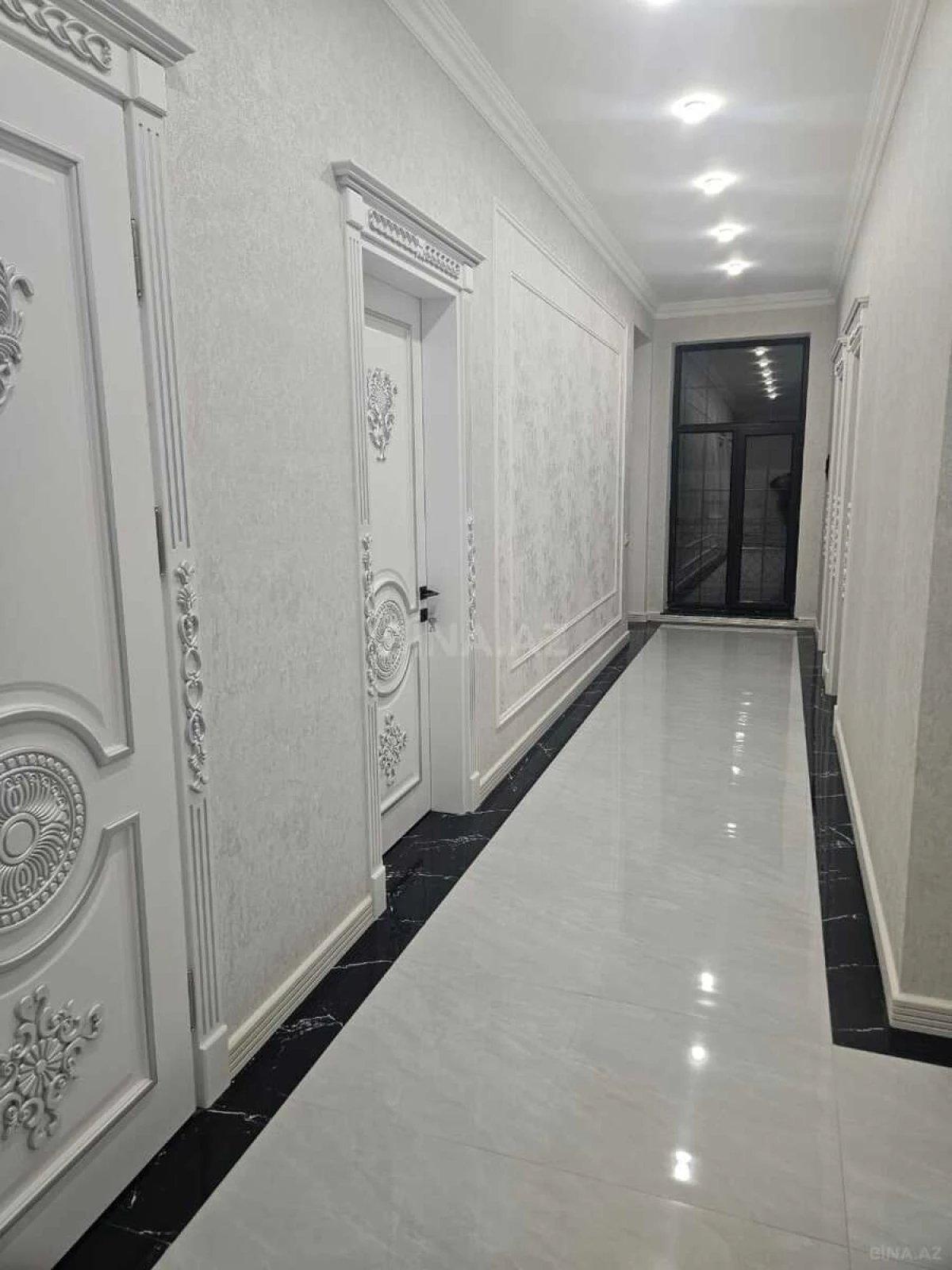 Satılır 5 otaqlı həyət evi 270 m²