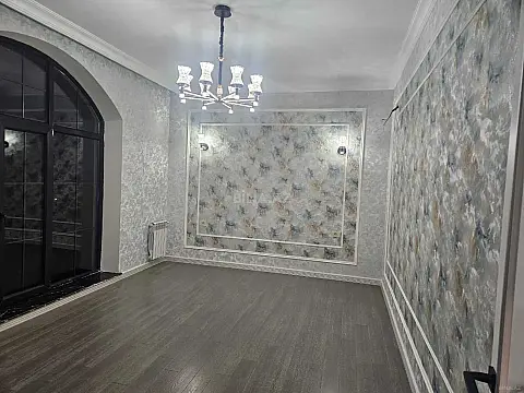Satılır 5 otaqlı həyət evi 270 m²