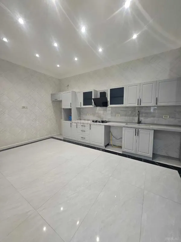 Satılır 5 otaqlı həyət evi 270 m²